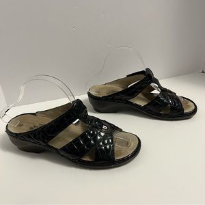 VOLKS Walkers black sandals women’s EU size 39 or US size 8.5 shoes